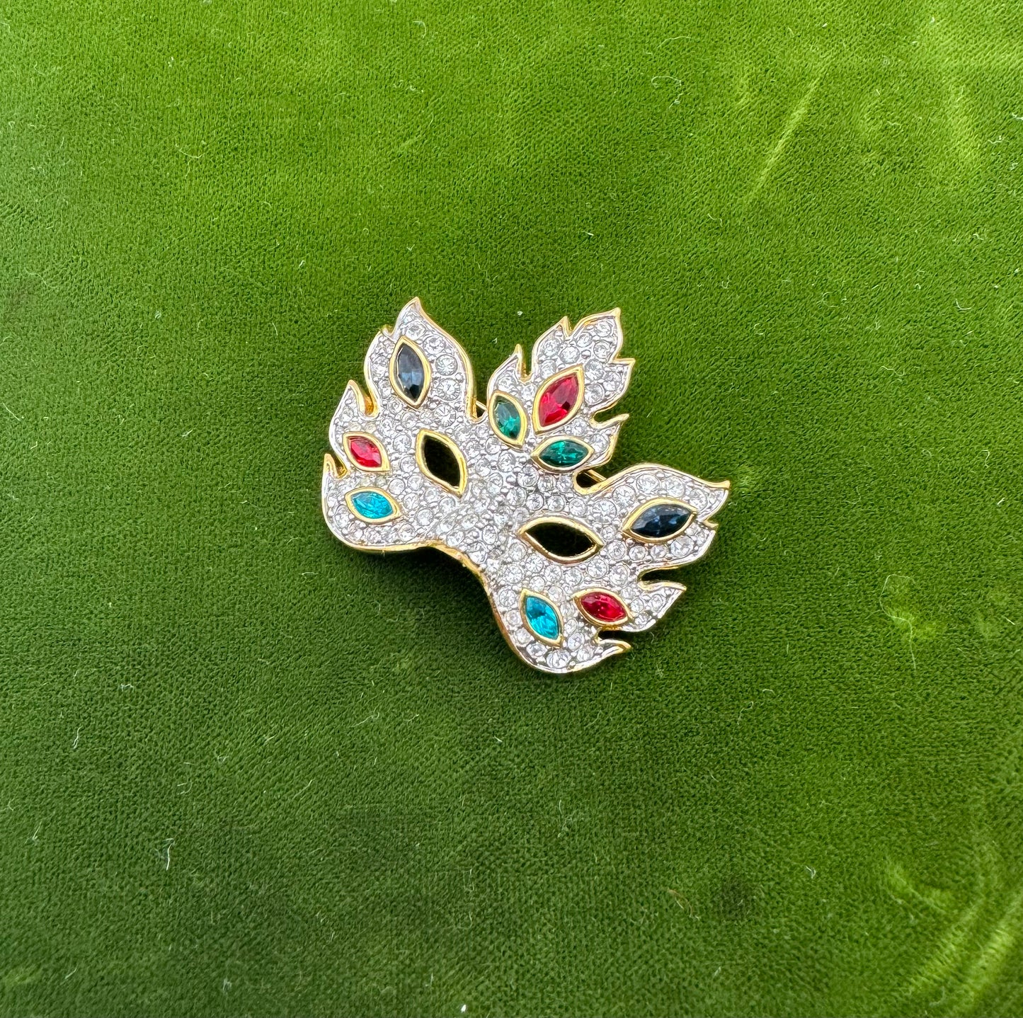 Vintage Swan Swarovski Masquerade Brooch Pin