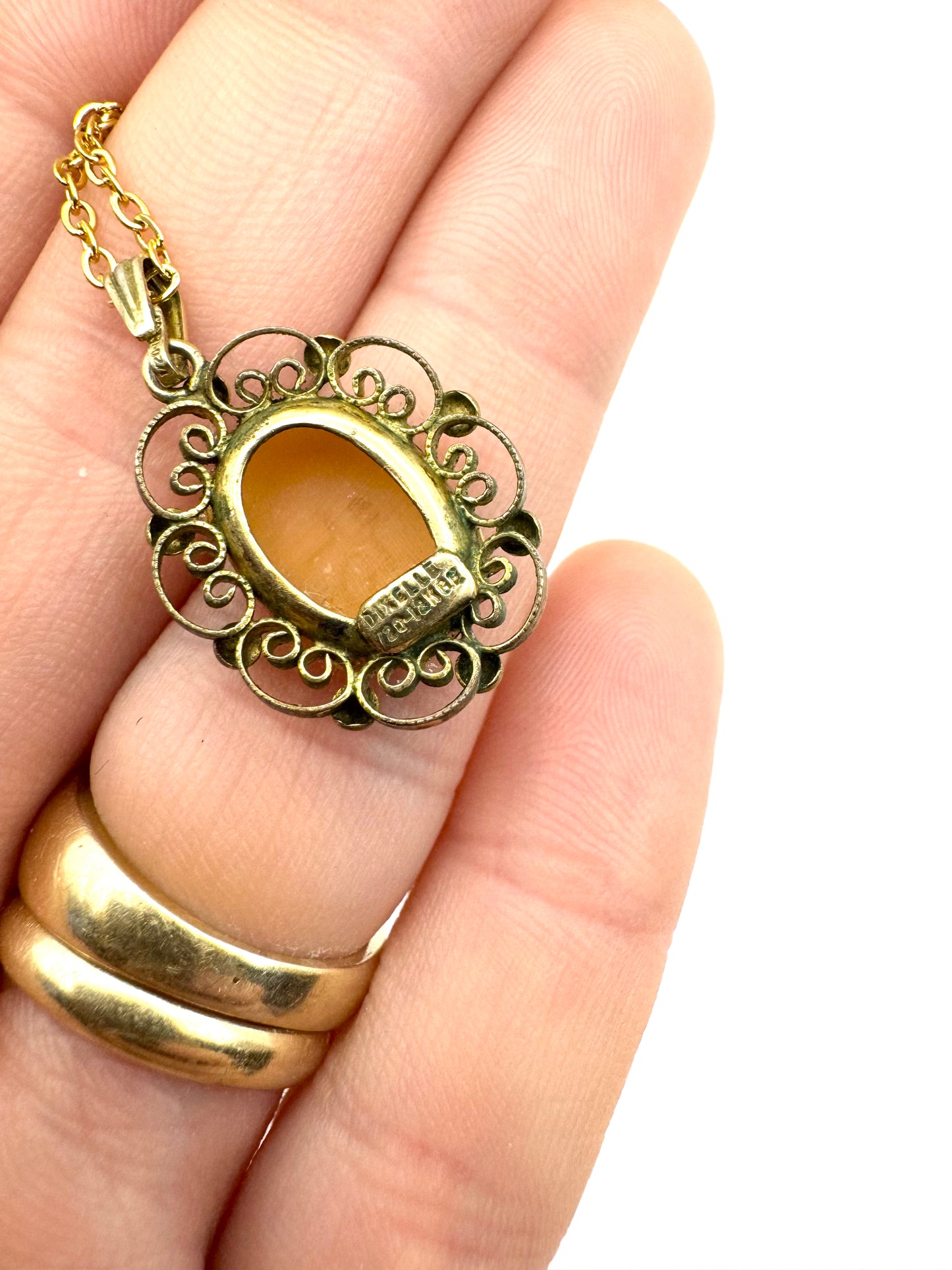 12k Gold Filled Shell Cameo Pendant Necklace 1950s