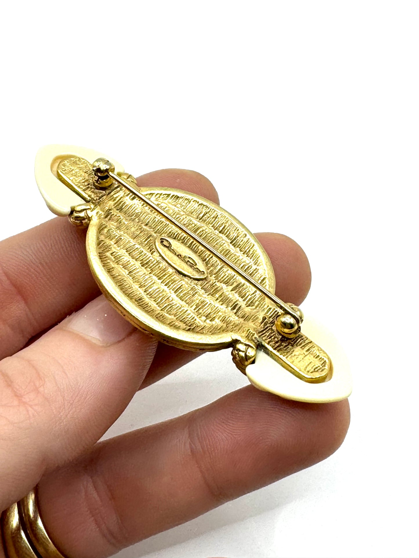 Vintage Oscar De La Renta Gold Tone Brooch