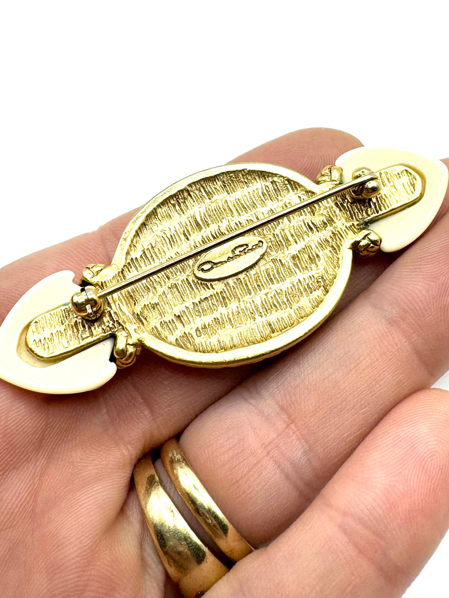 Vintage Oscar De La Renta Gold Tone Brooch