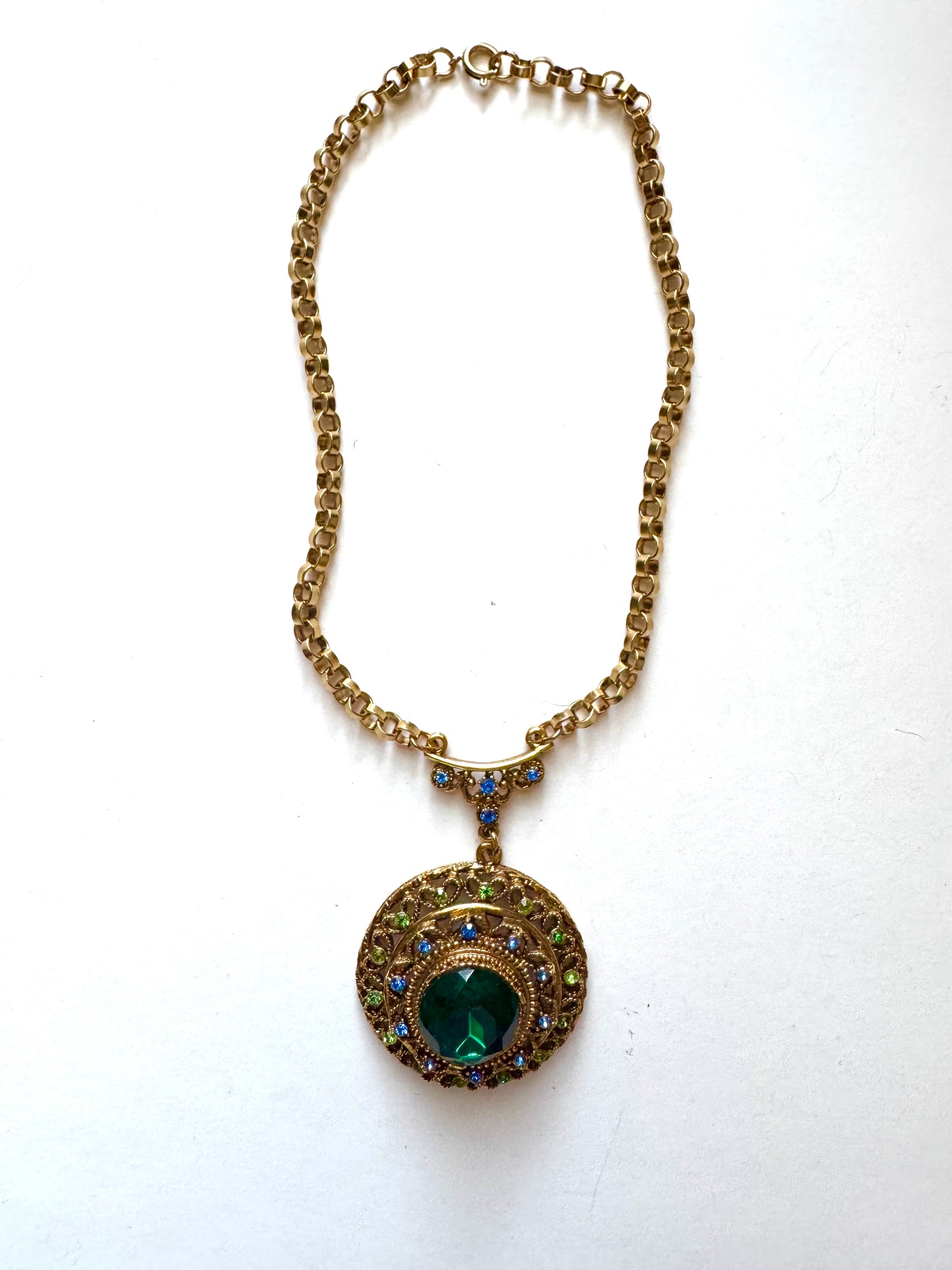 Vintage Jeweled Medallion Pendant Choker Necklace with Emerald Green Center Stone