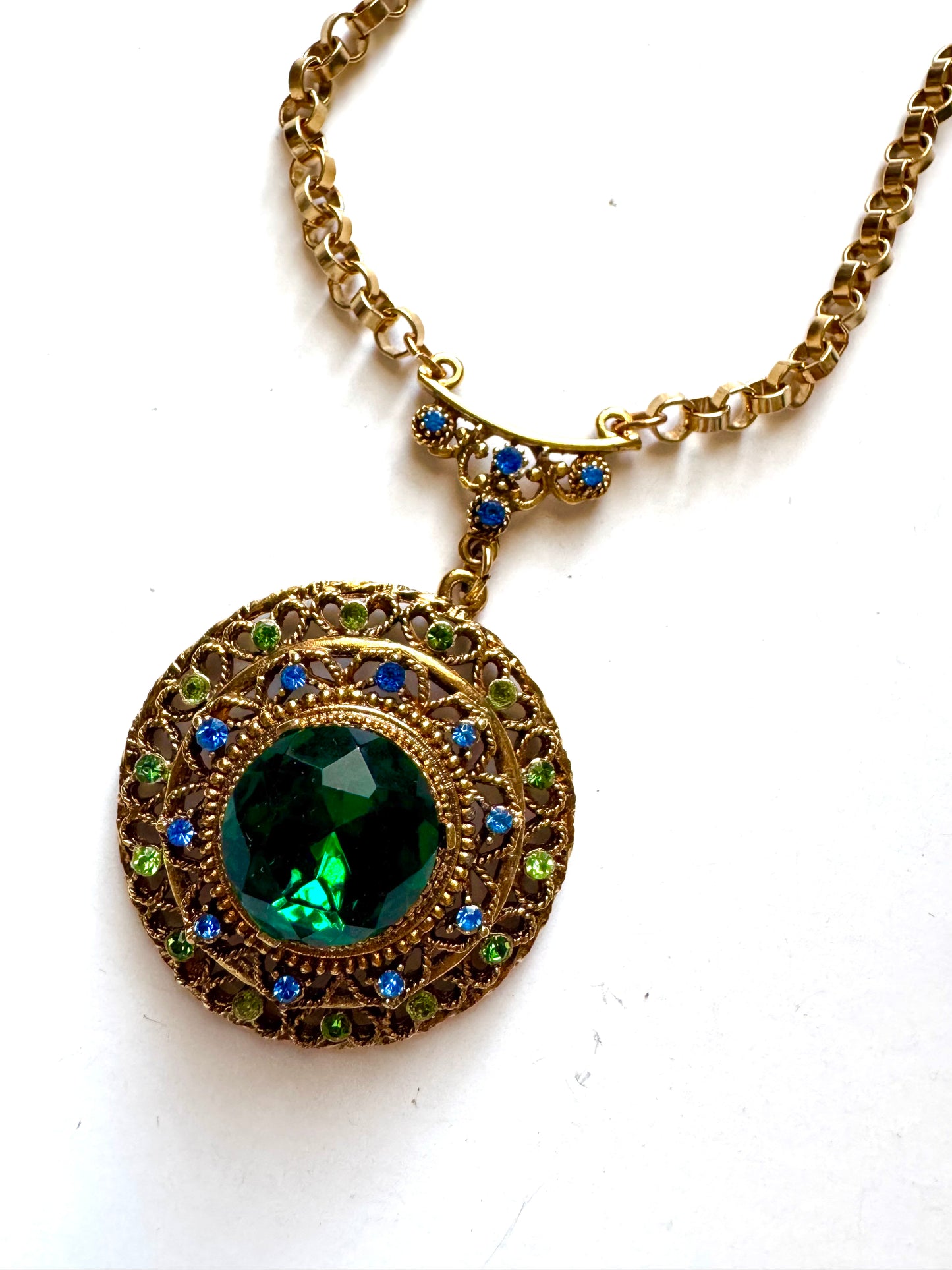 Vintage Jeweled Medallion Pendant Choker Necklace with Emerald Green Center Stone