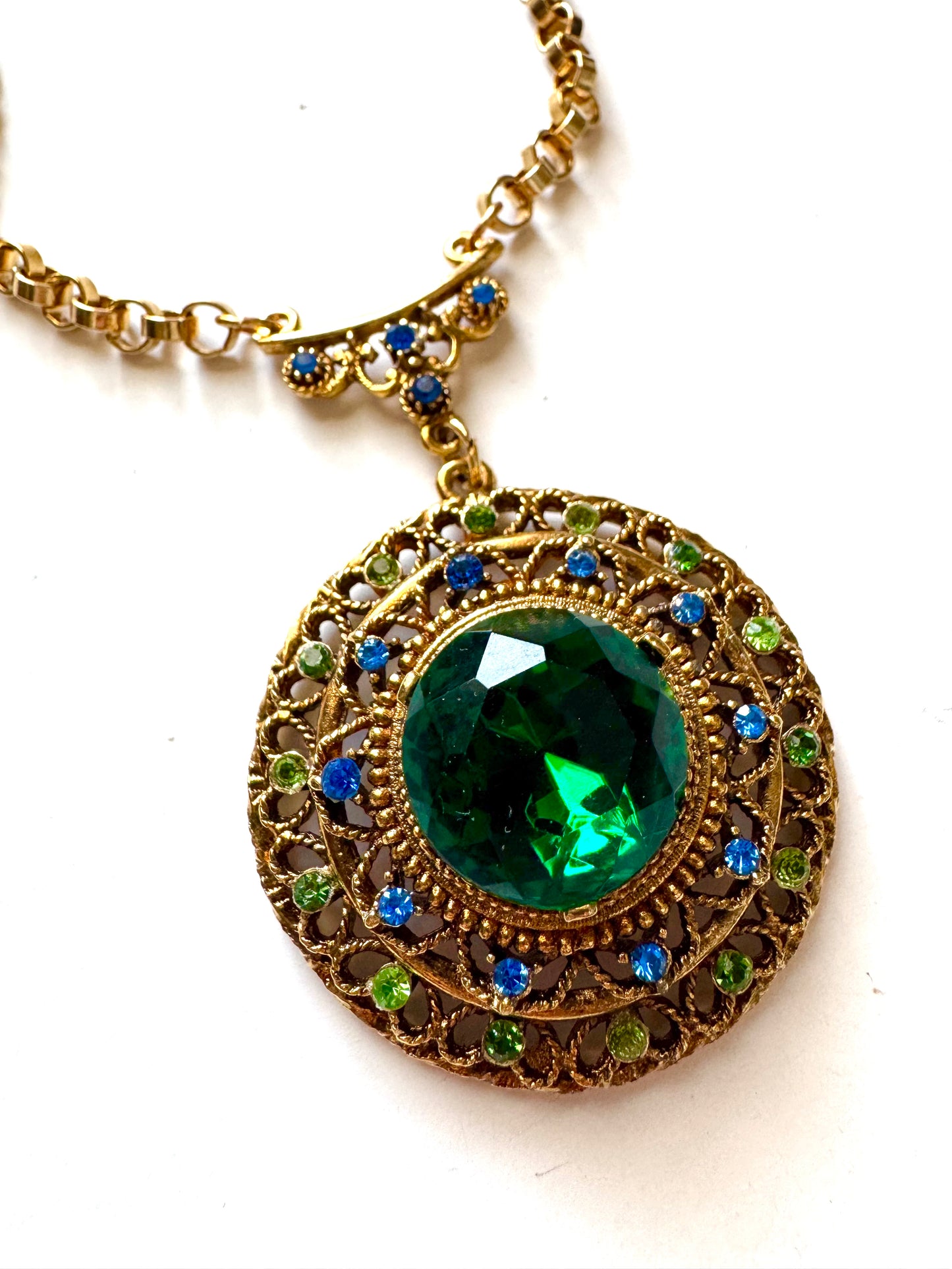 Vintage Jeweled Medallion Pendant Choker Necklace with Emerald Green Center Stone