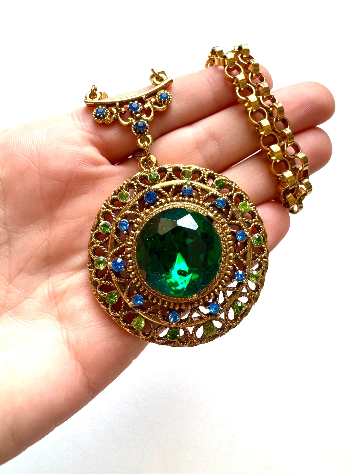 Vintage Jeweled Medallion Pendant Choker Necklace with Emerald Green Center Stone