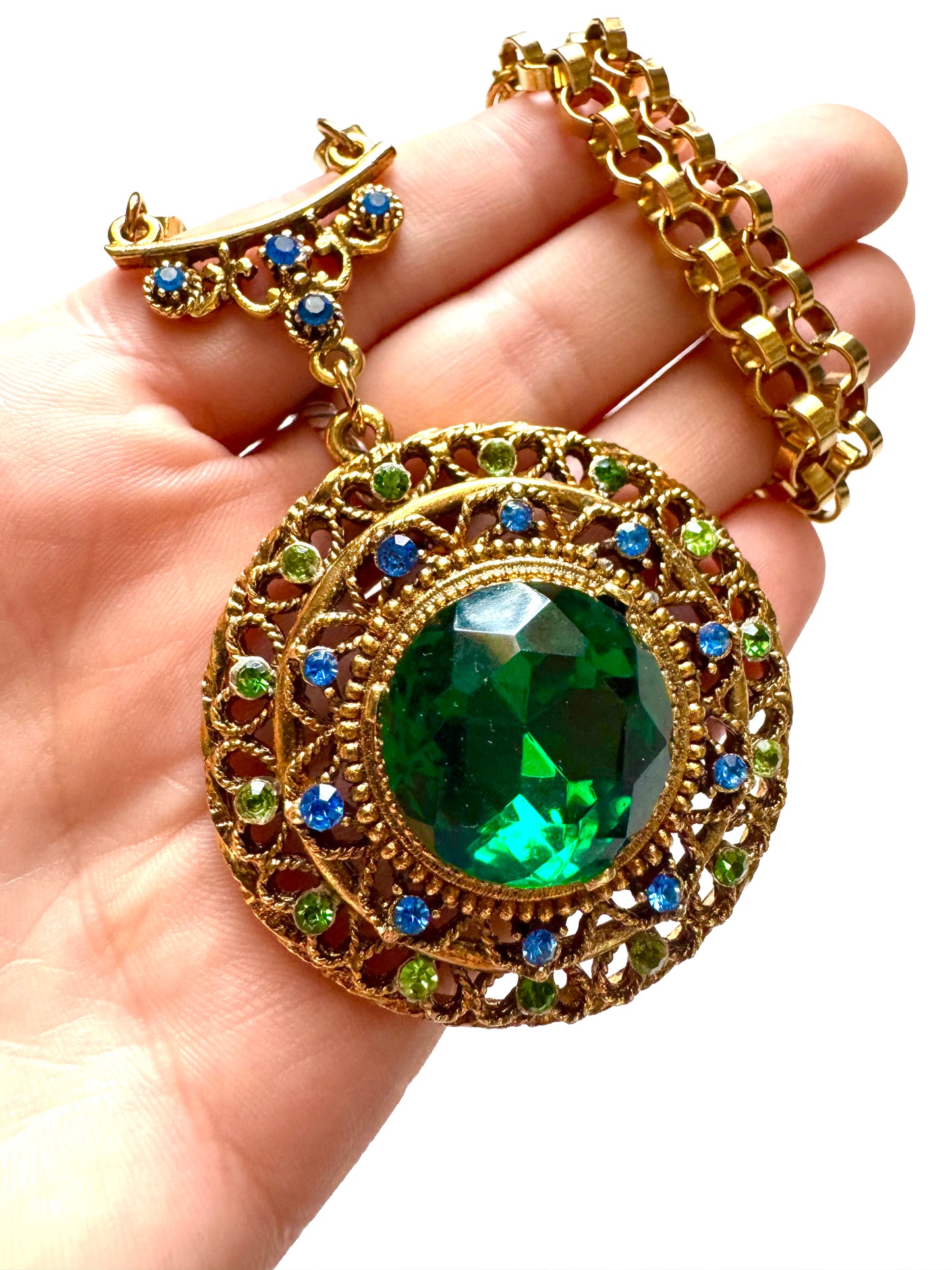 Vintage Jeweled Medallion Pendant Choker Necklace with Emerald Green Center Stone