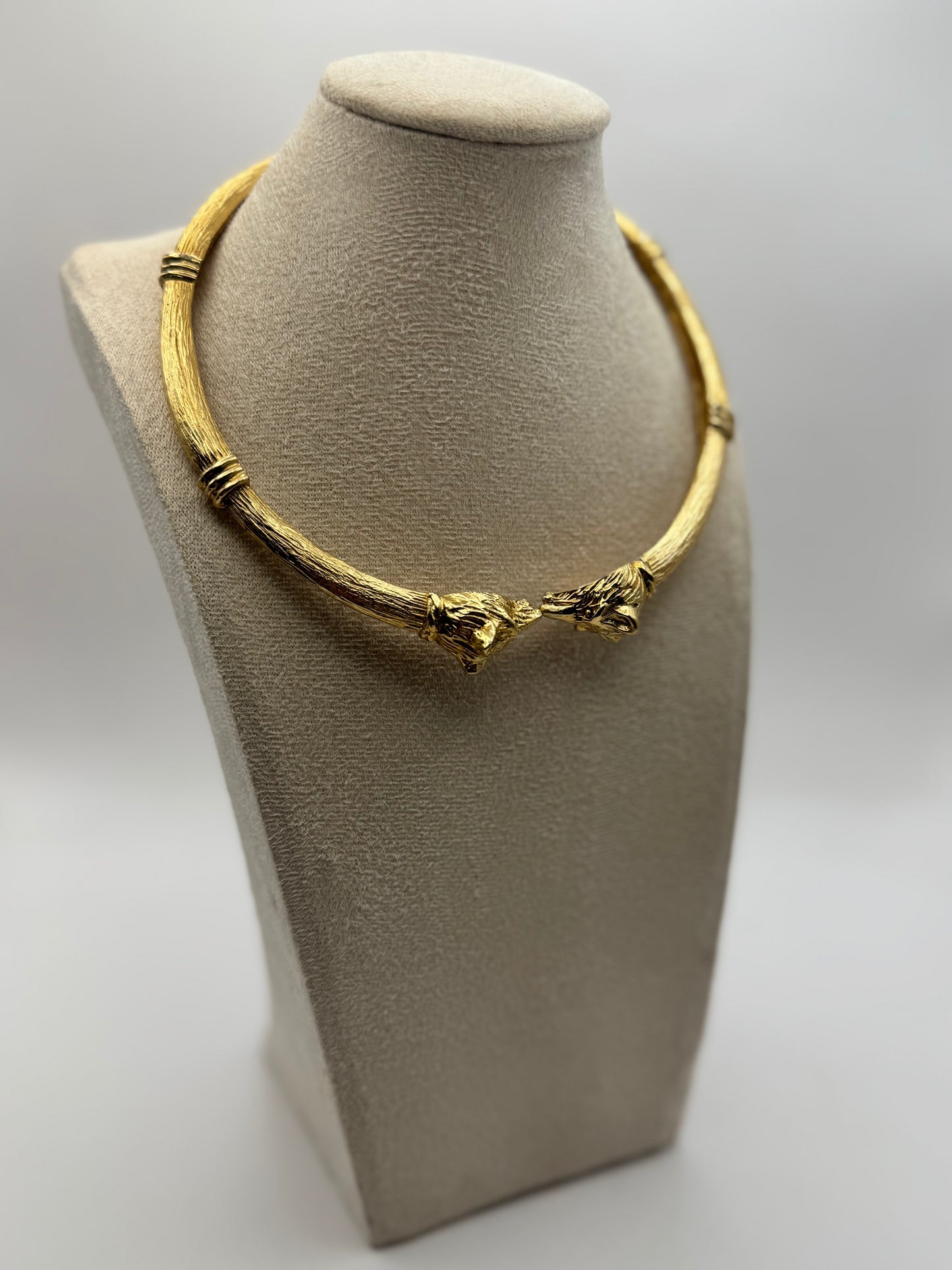 Vintage Textured Gold-Tone Hinged Collar Necklace with Fox Head