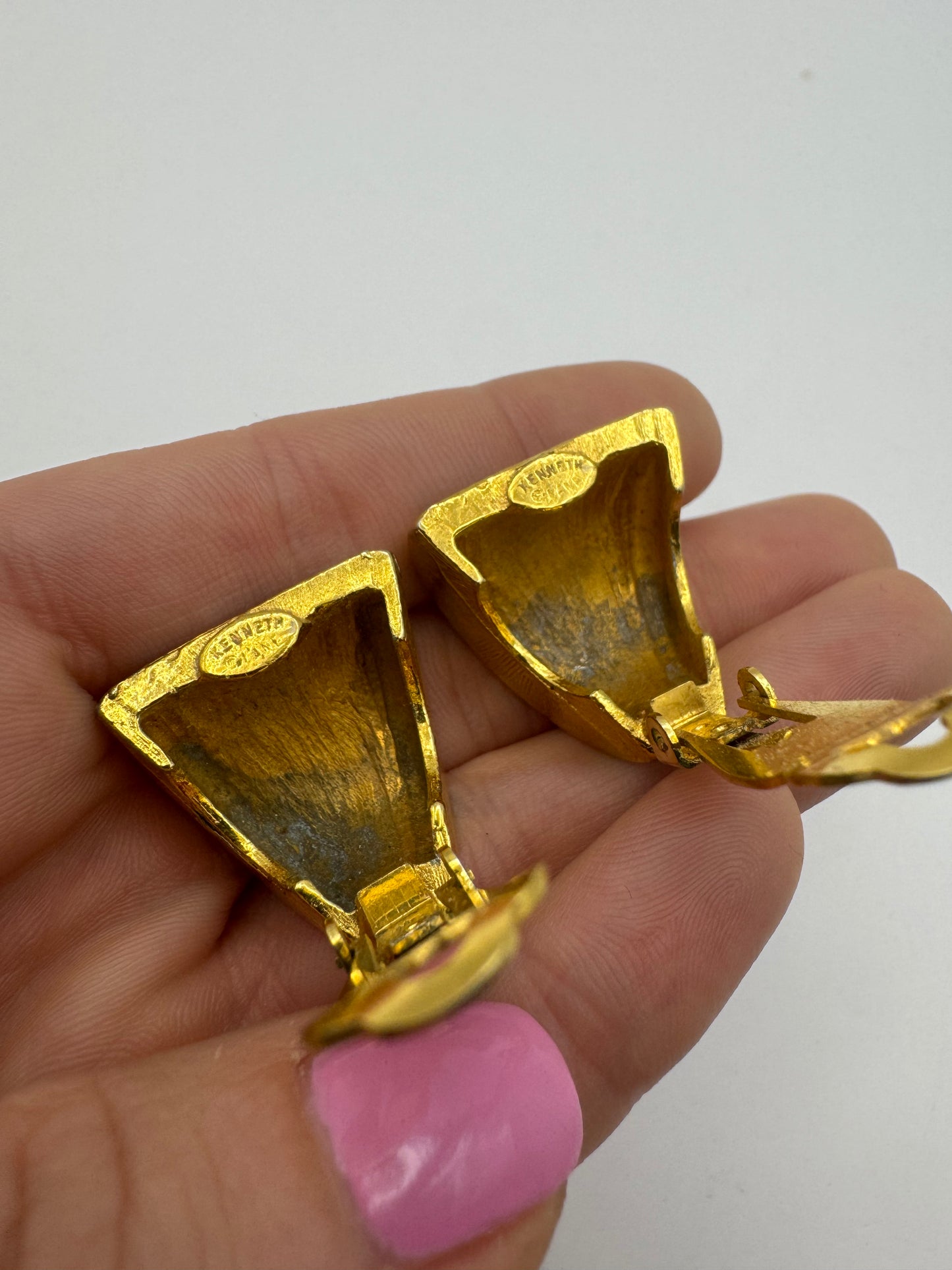 Vintage Kenneth Jay Lane Black Enamel & Gold Clip-On Earrings – 1980s