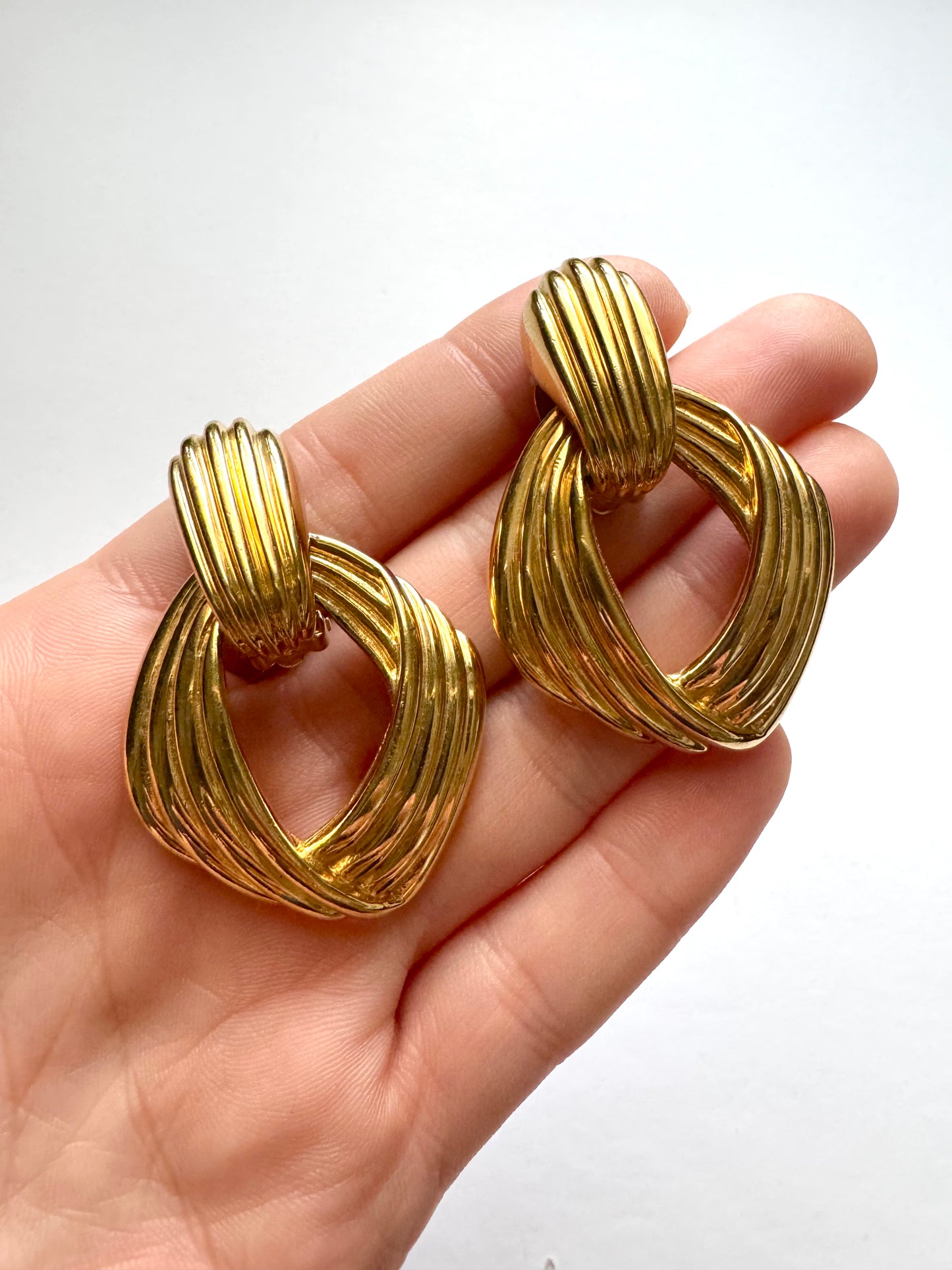 Vintage 1980s Signed Ciner Gold-Tone Dangle Clip-On Earrings