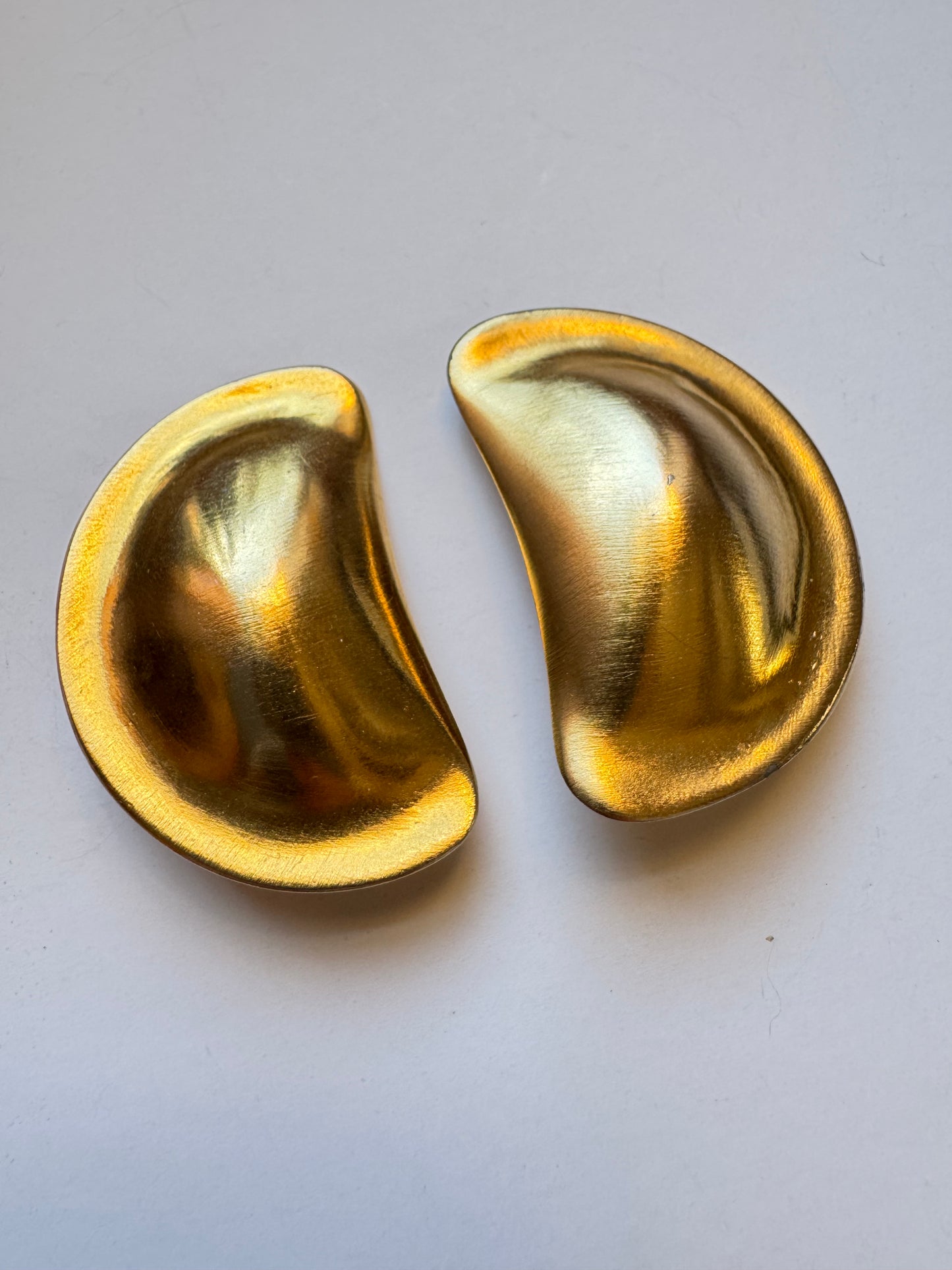 Vintage Les Bernard Sculptural Gold Tone Clip On Earrings