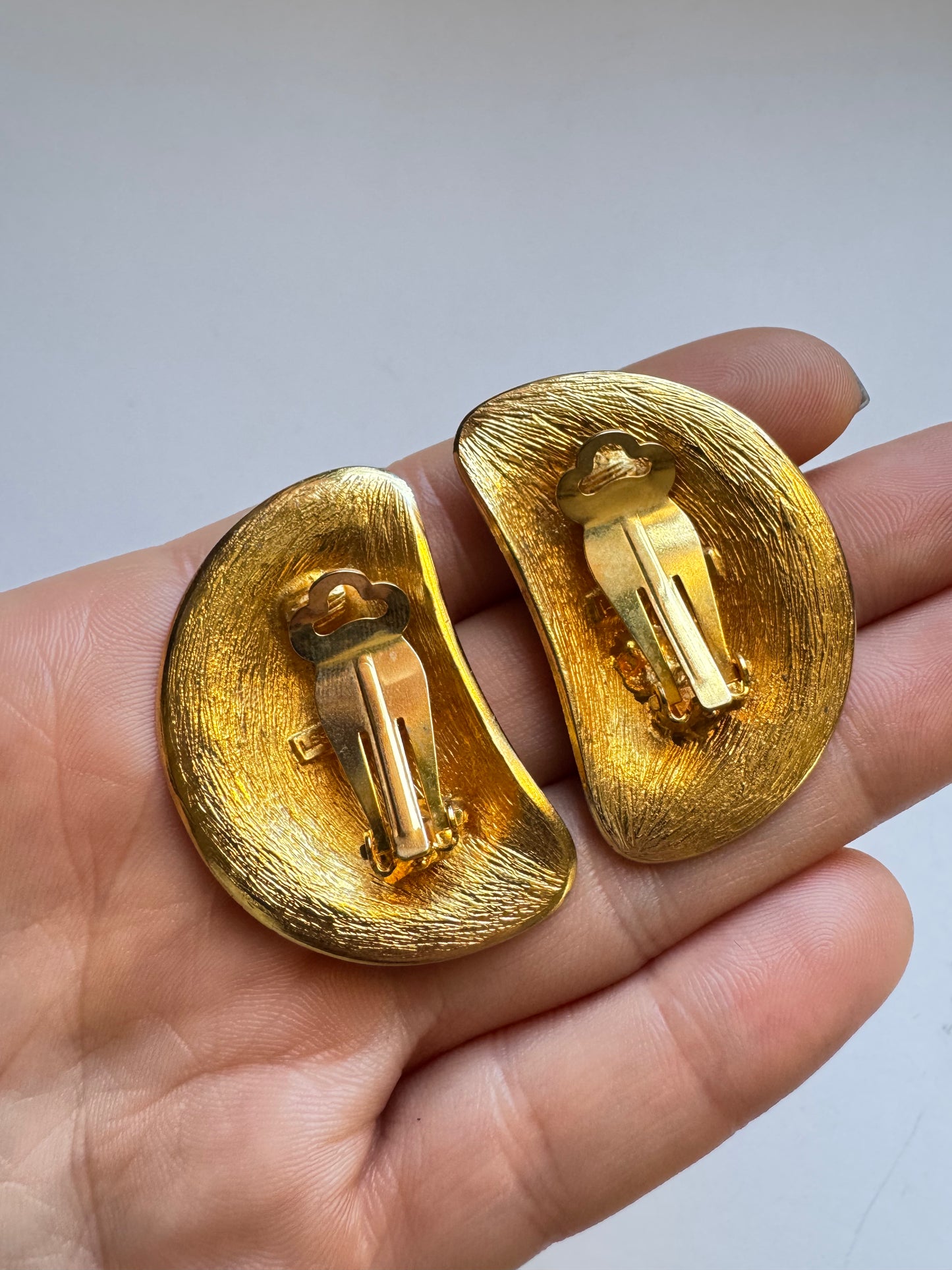 Vintage Les Bernard Sculptural Gold Tone Clip On Earrings
