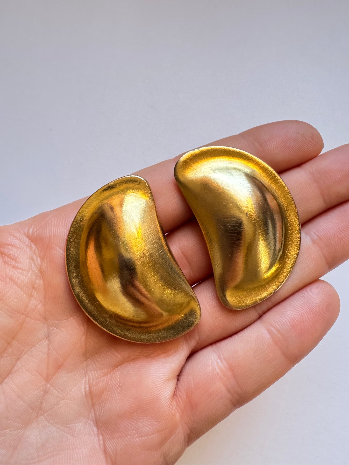 Vintage Les Bernard Sculptural Gold Tone Clip On Earrings