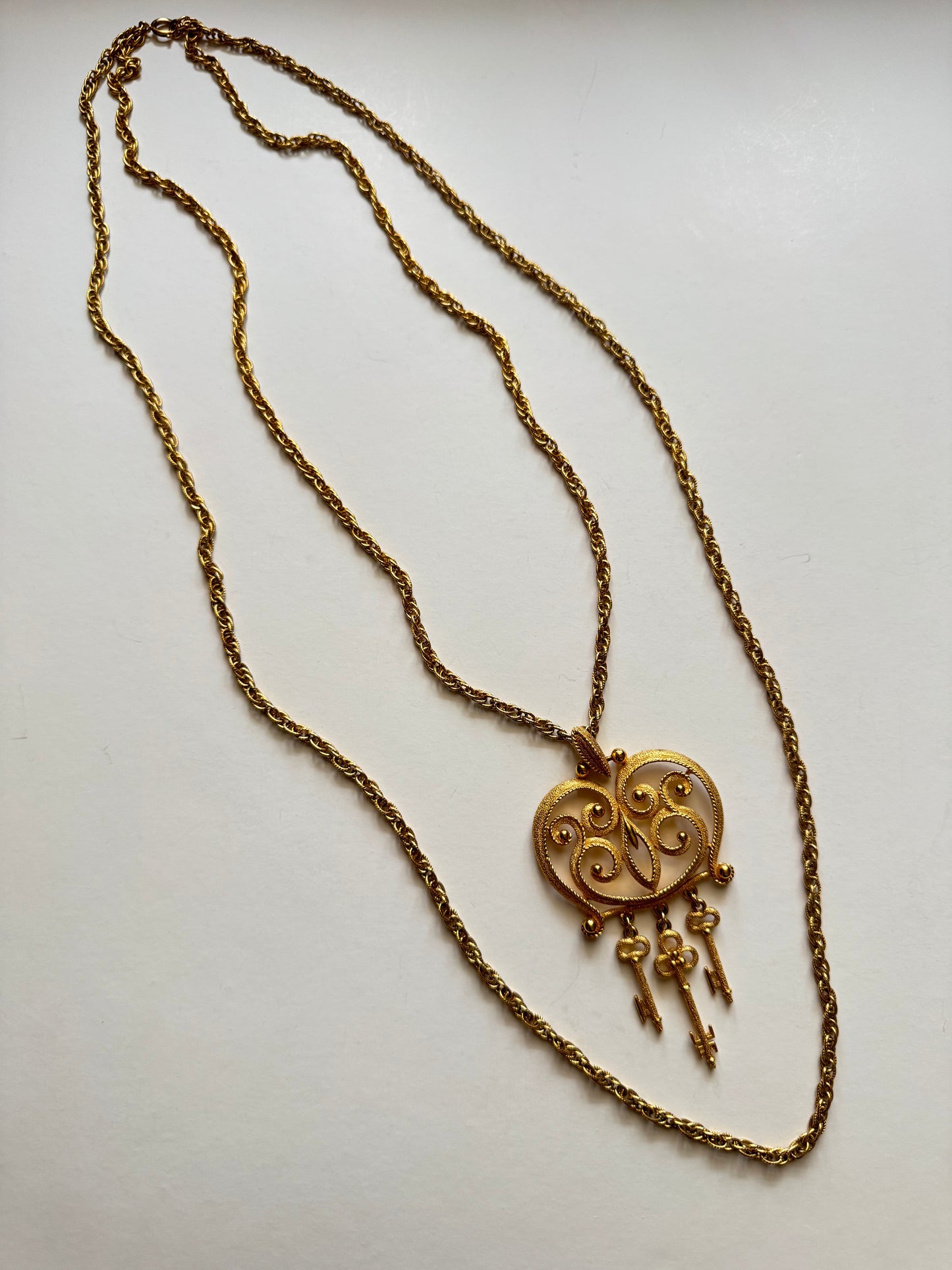 Vintage Crown Trifari Heart & Keys Pendant Necklace Gold Tone Signed