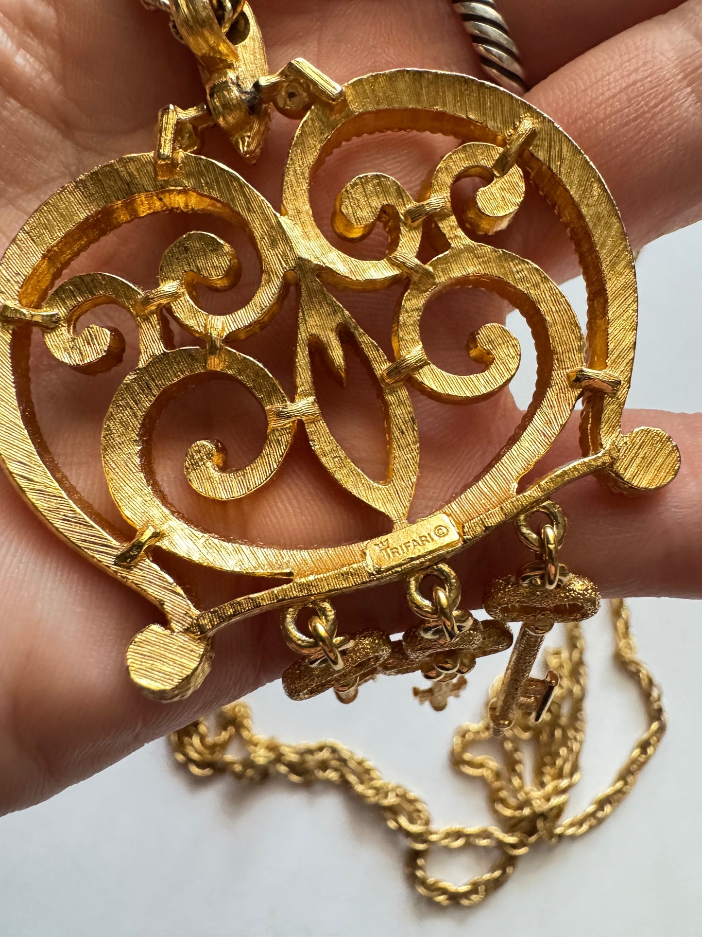 Vintage Crown Trifari Heart & Keys Pendant Necklace Gold Tone Signed